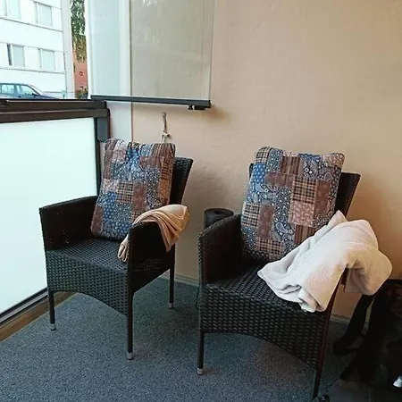 Rauhallinen Isolla Parvekkeella Apartman