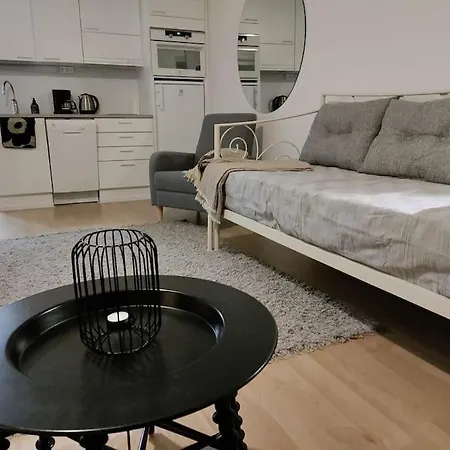 Rauhallinen Isolla Parvekkeella Apartmán *